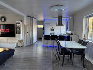 a dining room and kitchen with a table and chairs at Spacious & Cozy home with open kitchen lounge in Søborg