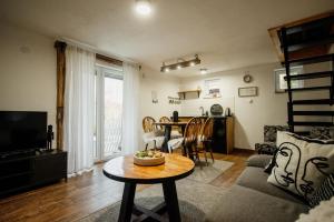 Μια τηλεόραση ή/και κέντρο ψυχαγωγίας στο Forest Hill kuća za odmor na Zlataru