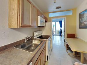 Køkken eller tekøkken på Harbour Beach Resort 105