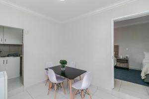 Η κουζίνα ή μικρή κουζίνα στο Peace Haven Sandton