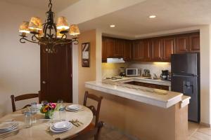 Η κουζίνα ή μικρή κουζίνα στο Beach resort suites