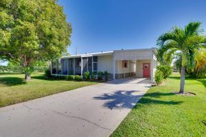 Aed väljaspool majutusasutust Sebastien Cottage with Screened Porch, 5 Mi to Beach