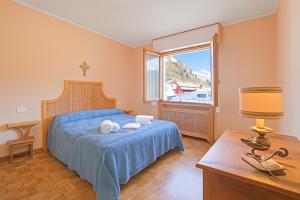a bedroom with a bed and a window at La Casa Di Felice - Happy Rentals in Bardonecchia