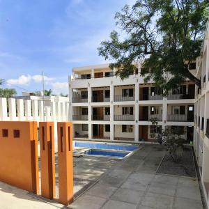 an apartment building with a pool in front of it at Hotel Azul Agave Oaxaca in Yelateni +7 photos