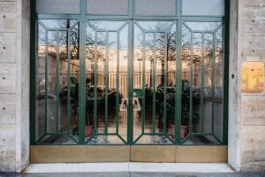 a glass door of a building with shoes in it at Casa Bramante - Comfort tra Inalpi Arena, Ospedali e Centro in Turin