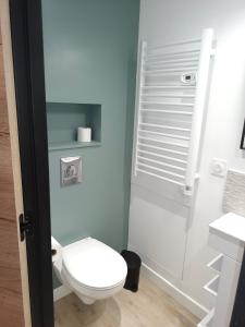 Ένα μπάνιο στο L'atelier Maillot