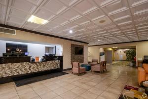 Χώρος καθιστικού στο Clarion Inn Columbia Airport