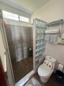 Et badeværelse på Mar y Cielo Beach House + 21 billeder