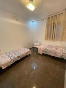 Ένα ή περισσότερα κρεβάτια σε δωμάτιο στο וילה באשקלון +3 φωτογραφίες