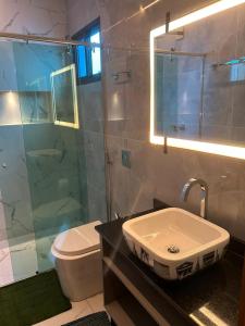 a bathroom with a sink and a toilet and a shower at Loft Jeri Premium in Jericoacoara