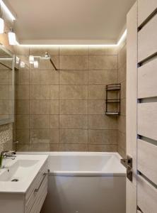 Ένα μπάνιο στο Christmas Market View Apartment