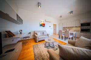 Η κουζίνα ή μικρή κουζίνα στο Apartments Tomo