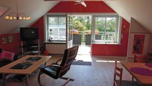 Μια τηλεόραση ή/και κέντρο ψυχαγωγίας στο Cozy Holiday Apartment In Scenic Surroundings