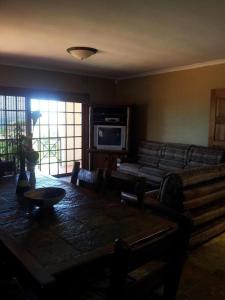 Χώρος καθιστικού στο Ballito Vacation Home