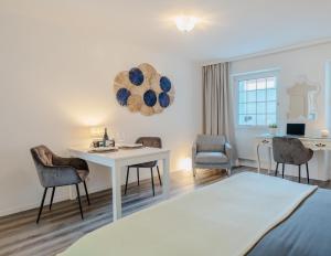 a room with a bed and a table and chairs at Stylish Gem in Kandersteg