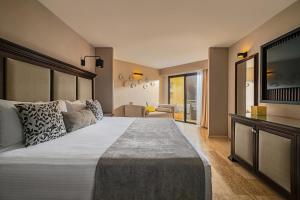 Postel nebo postele na pokoji v ubytování Grand Palladium Vallarta Resort & Spa - All Inclusive + 99 fotografií