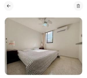 a bedroom with a bed and a ceiling fan at Hermoso apartamento en piantini Santo Domingo RD in La Julia