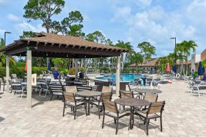 Πισίνα στο ή κοντά στο Golf Retreat with Pool Access 3 Mi to Dtwn Naples