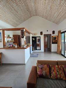 a living room with a couch and a counter at Villa d'évasion proche de la plage in Boukot Ouolof +9 photos