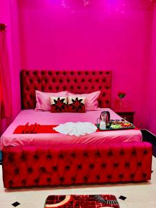 Una cama o camas en una habitación de White Palace airport hotel