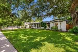 Κήπος έξω από το Just Wow! Luxury & Huge Heated Pool & Spa Home!