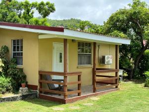 Κήπος έξω από το Bachelor by Orchard House