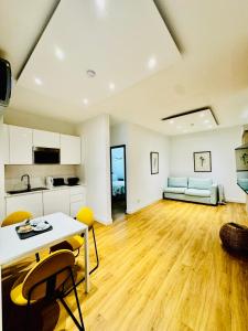 a kitchen and living room with a table and chairs at VALE MAR Guest in Ribeira Brava