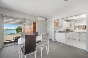 Η κουζίνα ή μικρή κουζίνα στο Innes Court Unit 5 7 Sunset Parade