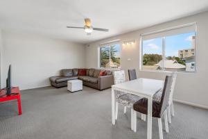 Χώρος καθιστικού στο Innes Court Unit 5 7 Sunset Parade +8 φωτογραφίες