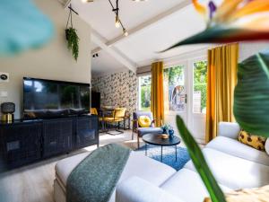 TV a/nebo společenská místnost v ubytování Kolibrie
