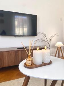 TV a/nebo společenská místnost v ubytování Le Glow - Élégant - Paisible - Parking