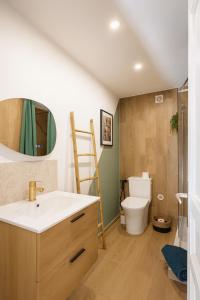 Koupelna v ubytování Suites 34 - Cœur Historique de Grasse - Climatisé & Tout Confort