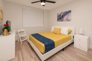 a bedroom with a bed and a table and a chair at Luxe & cozy 3Beds,2rooms,EV Gym Near Beaches&Downtown WPB in West Palm Beach