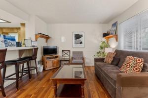 Μια τηλεόραση ή/και κέντρο ψυχαγωγίας στο Heavenly Chairview Condo home