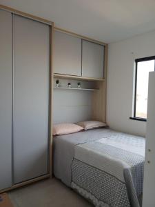 Ένα ή περισσότερα κρεβάτια σε δωμάτιο στο Temporada Navegantes - 200 Metros da Praia!