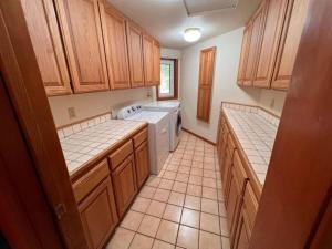 Köök või kööginurk majutusasutuses Stunning Cabin Rental with Incredible Ocean Views along the Oregon Coast +39 fotot