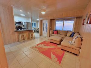 Η κουζίνα ή μικρή κουζίνα στο Schooners Landing +120 φωτογραφίες