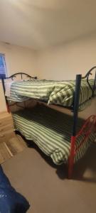 a bedroom with two bunk beds in a room at Casa Club in Puerto Montt