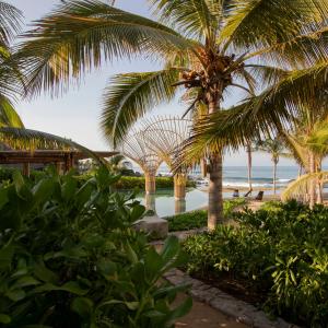 - une vue sur la plage depuis le complexe dans l'établissement Dream Villa in Majahua, à La Majahua