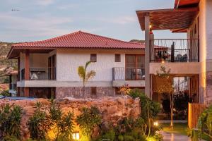 a villa with a view of a house at Apartamento Luxuoso com Vista para as Montanhas in Mucugê