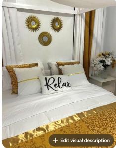 Postel nebo postele na pokoji v ubytování Eden connect 2bedroom apt