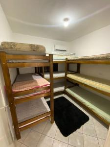 Palanda nebo palandy na pokoji v ubytování Casa com piscina em Mongaguá - 400m da praia II