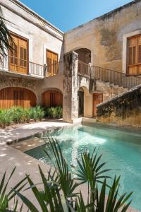 Πισίνα στο ή κοντά στο Hotel Sevilla