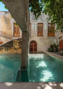 Πισίνα στο ή κοντά στο Hotel Sevilla