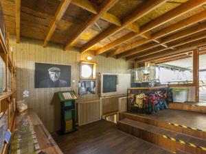 Τραπέζι μπιλιάρδου στο Boat Getaway Near Lake