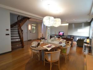 TV/trung tâm giải trí tại Splendid villa in Flemish Ardennes with pool