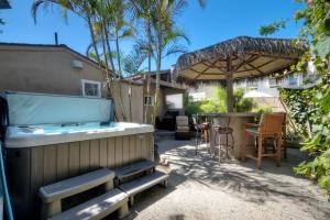 Fotografie z fotogalerie ubytování Oceanside Bungalow, Walk to Beach & Pier, Private Hot Tub, Beach Gear v destinaci Oceanside