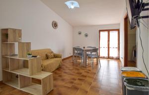 Χώρος καθιστικού στο Cozy Apartment In Casal Velino