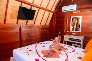 a room with a bed with a cake on it at Kubu Kak Dudung Villas in Jimbaran