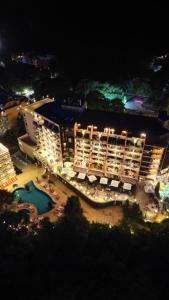 Bazén v ubytování StayFlex by Helios - All Inclusive-Kids Slide - Pool -Individual AC in the rooms - EV station nebo v jeho okolí